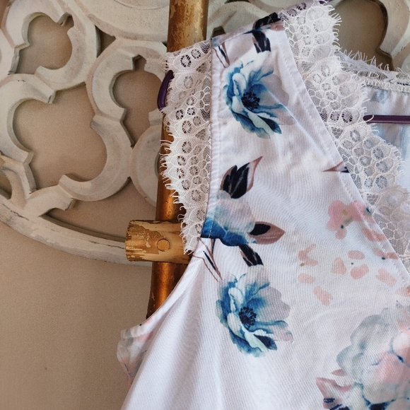 Floral Lace Trim Top - Picture 16 of 16